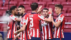 Correa celebra con sus compa&ntilde;eros el 1-0 en el Atl&eacute;tico-Huesca.