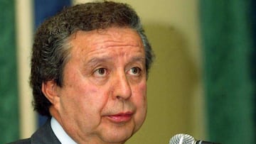 El vicepresidente deportivo de Cruz Azul señaló que el sistema de contratación y de primas que desde su óptica impuso Peláez, no es la correcta.