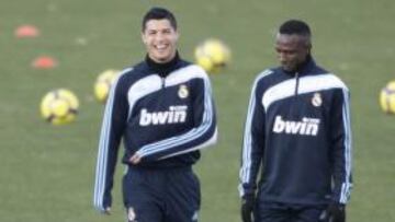 Guti se entrena al margen y Van der Vaart ya toca balón