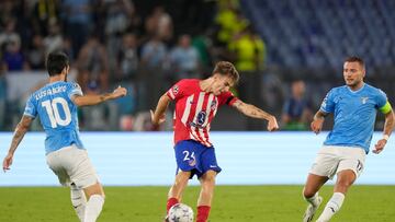 Antes, en el minuto 28, el canterano del Atlético de Madrid adelantó a los de Simeone justo cuando más sufría el equipo. Disparó en la frontal y la desvió lo justo Kamada para despistar a Provedel.