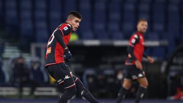 Johan Vásquez fue titular en la derrota del Genoa ante Lazio