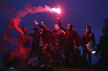 Así se vivió la locura de los fanáticos reds, que tuvieron que esperar tres décadas para poder ver a su equipo como monarca de la Liga de Inglaterra.