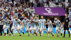 Lusail (Qatar), 09/12/2022.- Players of Argentina celebrate after winning the penalty shoot-out of the FIFA World Cup 2022 quarter final soccer match between the Netherlands and Argentina at Lusail Stadium in Lusail, Qatar, 09 December 2022. (Mundial de Fútbol, Países Bajos; Holanda, Estados Unidos, Catar) EFE/EPA/Mohamed Messara
