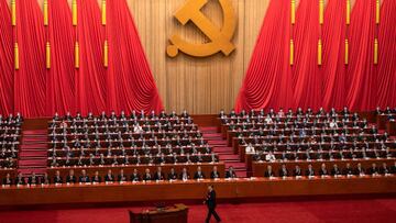 BEIJING, CHINA - OCTOBER 16: Chinese President Xi Jinping, bottom, right, is applauded by senior members of the government and delegates as he walks to the podium before his speech during the Opening Ceremony of the 20th National Congress of the Communist Party of China  at The Great Hall of People on October 16, 2022 in Beijing, China. Xi Jinping is widely expected to secure a third term in power. (Photo by Kevin Frayer/Getty Images)