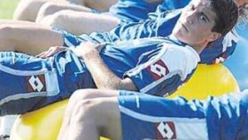 <b>ALTO Y CLARO. </b>Zapater se mostró vehemente ayer al hablar de nuevo de su renovación.