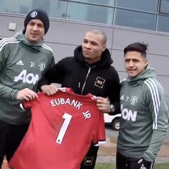 El encuentro de Alexis y plantel del United con boxeador inglés