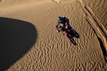 El piloto francés Adrien Van Beveren compite con una Honda CRF 450 en la novena etapa. 
