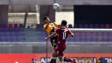Futbol, Deportes La Serena vs Coquimbo Unido
Fecha 3, Liga de primera 2026.
El jugador de Coquimbo Unido Francisco Salinas, izquierda, disputa el balon contra Diego Rubio de Deportes La Serena durante un partido de la liga de primera disputado en el estadio La Portada en La Serena, Chile.
14/02/2026
Alejandro Pizarro Ubilla/Photosport
Football, Deportes La Serena vs Coquimbo Unido
Third date, 2026 First division league.
Coquimbo Unido’s player Francisco Salinas, left, vies for the ball against Diego Rubio of Deportes La Serena during a first division league match at the La Portada stadium in La Serena, Chile
14/02/2026
Alejandro Pizarro Ubilla/Photosport
