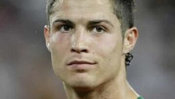 Blatter cree que el Manchester debe permitir a Ronaldo marcharse