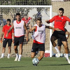 Simeone trabaja con Costa, Herrera y un sistema 4-4-2