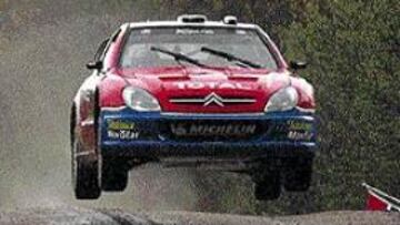 <b>MÁXIMA EMOCIÓN.</b> Con Martin como destacado líder, Sainz lucha por el segundo puesto al segundo.