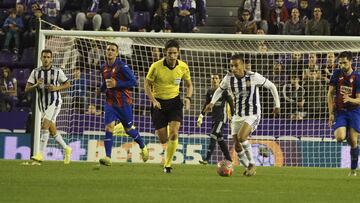 Anuar, ante el Eibar.