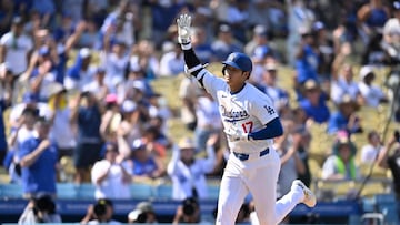 LOS ANGELES, CALIFORNIA - SEPTEMBER 08: Shohei Ohtani #17 of the Los Angeles Dodgers waves as he runs toward home after hitting a home run in the fifth inning against the Cleveland Guardians at Dodger Stadium on September 8, 2024 in Los Angeles, California. John McCoy/Getty Images/AFP (Photo by John MCCOY / GETTY IMAGES NORTH AMERICA / Getty Images via AFP)