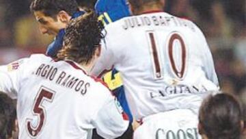 <b>PENALTI CLAMOROSO. </b>Con 0-0 en el marcador, Turienzo no señaló está clarísima mano de Belletti dentro del área. Luego no pitó otros dos.