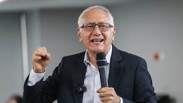 Bogotá. Octubre 30 de 2023. El Ministro de Salud y Protección Social, Guillermo Alfonso Jaramillo, da una rueda de prensa por el tema de suministro de medicamentos de Cruz Verde a la EPS Sanitas. (Colprensa - John Paz)