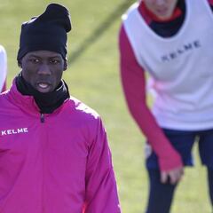 El Rayo no contempla la salida de Advíncula en este mercado