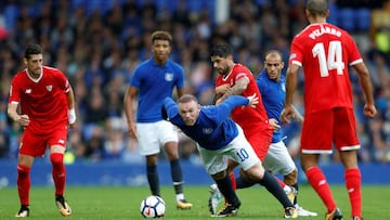 Rooney cae ante Banega.