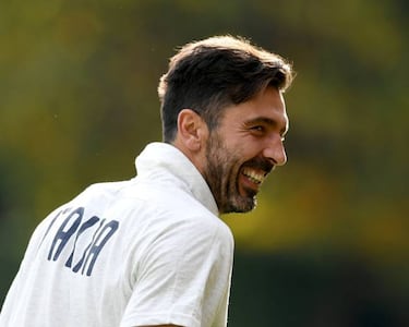 Porto's Iker Casillas wins 2017 Golden Foot Award