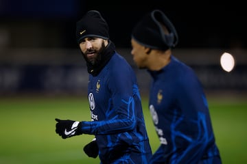 Benzema y Mbappé, en un entrenamiento de la selección francesa en 2022.