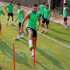 Sarabia mima a Rafa Mir