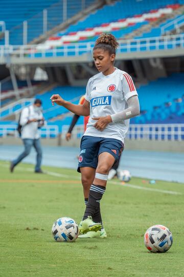 La Selección Colombia Femenina realizó su entrenamiento en el Pascual Guerrero antes del partido amistoso ante Chile, que se jugará el sábado en Cali.