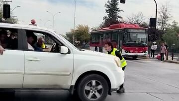 ¡Insólito! Un intento de atropello a guardia causó terror en los alrededores del concierto de Karol G en Chile