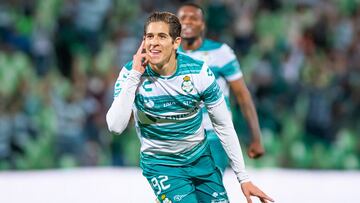  Santiago Mu&ntilde;oz festeja un gol con Santos Laguna