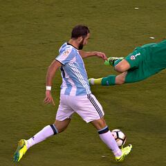 “Es la que más me recrimino”: Higuain revive su pesadilla con Chile