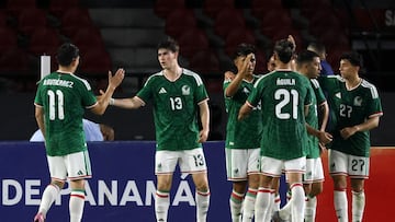 Soccer Football - International Friendly - Panama v Mexico - Estadio Rommel Fernandez Gutierrez, Panama City, Panama - January 22, 2026 Mexico's Armando Gonzalez and teammates celebrate their first goal, scored by Mexico's Carlos Rodriguez REUTERS/Aris Martinez