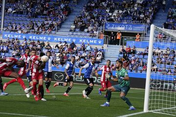 Un remate de Felipe que sacó el central maño antes de que traspasara la línea de gol.