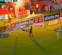 ¡Un autogol con fuegos artificiales! Lichnovsky anotó en propio arco en México