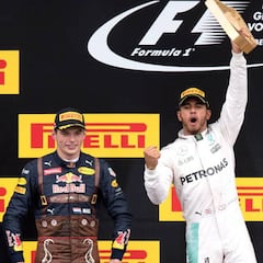 Hamilton gana con polémica; Alonso no acaba y Sainz es 8º