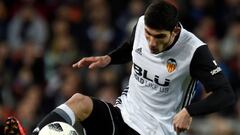 1x1 del Valencia: Rodrigo la tuvo y Guedes salió tarde