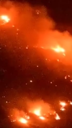 Avión de la FACh sobrevuela las regiones más afectadas por el incendio y revela un video devastador