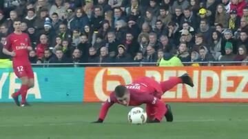 Marco Verratti picks up bizarre yellow card in Nantes win
