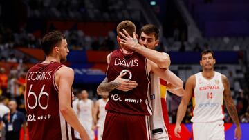 Basketball - FIBA World Cup 2023 - Second Round - Group L - Spain v Latvia - Indonesia Arena, Jakarta, Indonesia - September 1, 2023 Latvia's Davis Bertans and Spain's Juancho Hernangomez hug each other REUTERS/Willy Kurniawan