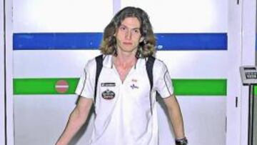 <b>DESEADO. </b>Filipe en la terminal del aeropuerto de A Coruña.