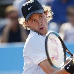 Jarry supera el debut en Santiago y espera por Lama