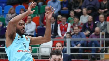 Gary Neal, MVP de noviembre, frente a un Barcelona irregular