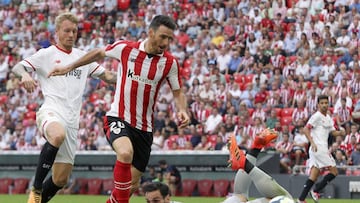 Kjaer persigue a Aduriz.