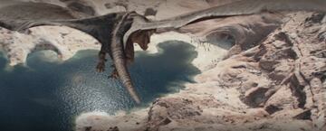 La guarida de los mandalorianos est¨¢ lejos de la influencia de los conflictos gal¨¢cticos, pero su h¨¢bitat natural es particularmente peligroso. All¨ª habitan criaturas enormes como la bestia alada que se lleva a Ragnar entre sus pezu?as. Paz Vizsla, Din Djarin y compa?¨ªa acuden al rescate, pero ?podr¨¢n llegar a tiempo? Por lo pronto, han de analizar bien sus siguientes pasos.