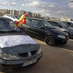 Las peñas del Elche hacen una pitada contra la gestión del club