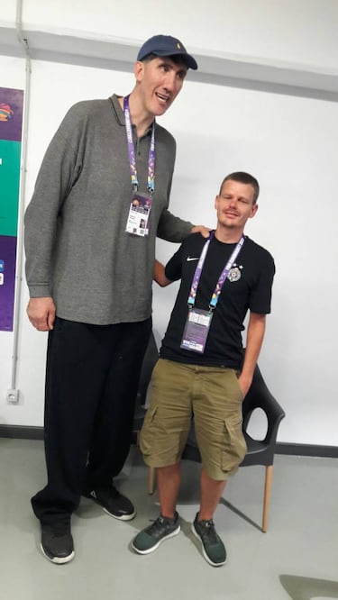 AS, con el gigante Muresan (2,31): “Fui del Barça por un día”
