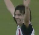 El día que Simeone debutó entrenando a San Lorenzo, Solari marcó un gol de bandera