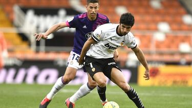 VALENCIA, SPAIN - MAY 09: Christian Oliva of Valencia CF and Ruben Alcaraz of Real Valladolid battle for the ball during the La Liga Santander match between Valencia CF and Real Valladolid CF at Estadio Mestalla on May 09, 2021 in Valencia, Spain. Sport