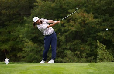 Noah Kahan, cantautor estadounidense​ de música folk-pop.