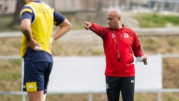 Mehdi Nafti, entrenador del Alcorcón.