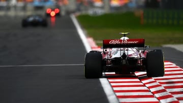 Giovinazzi, con el Alfa Romeo en Turqu&iacute;a.