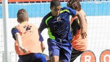 La plantilla, en el estadio.