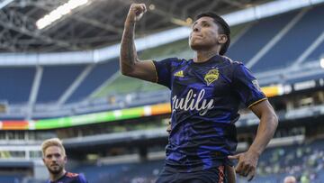 Los dos sudamericanos se adjudicaron dobletes en la jornada y Latinoamérica los acompaña con Francisco Calvo en la zaga y Ezequiel Barco en la media cancha.